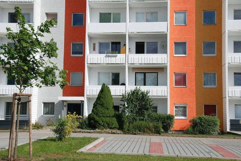 3-Raum-FamilienWohnung und die Schule im Wohnumfeld