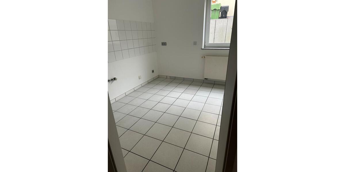 Erdgeschoßwohnung Gummersbach - 2 Zimmer, 80 m&sup2;, 1.100&euro; | Angebot:25098738