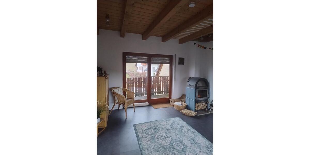 Dachgeschoßwohnung Neubrunn - 2 Zimmer, 85 m&sup2;, 750&euro; | Angebot:25948012