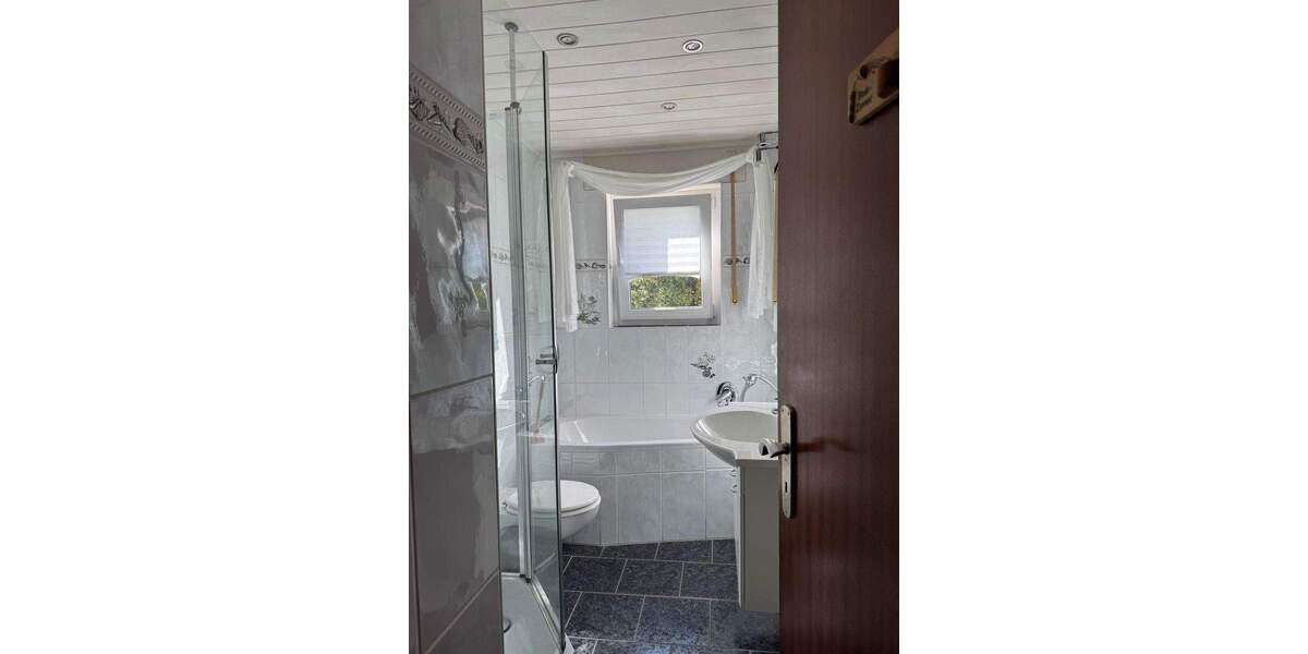 Etagenwohnung Kassel Oberzwehren - 2 Zimmer, 93 m&sup2;, 725&euro; | Angebot:24992600