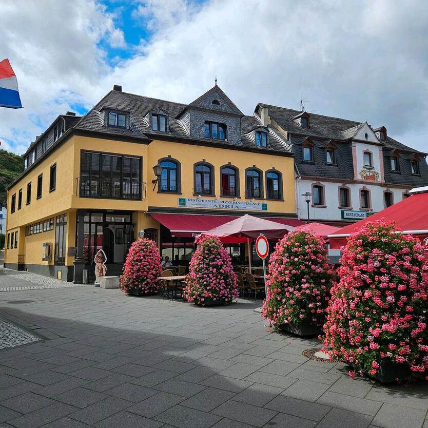 KOBERN-GONDORF, Schulstr.2, Moderne DG-Wohnung mit Küche zimmer