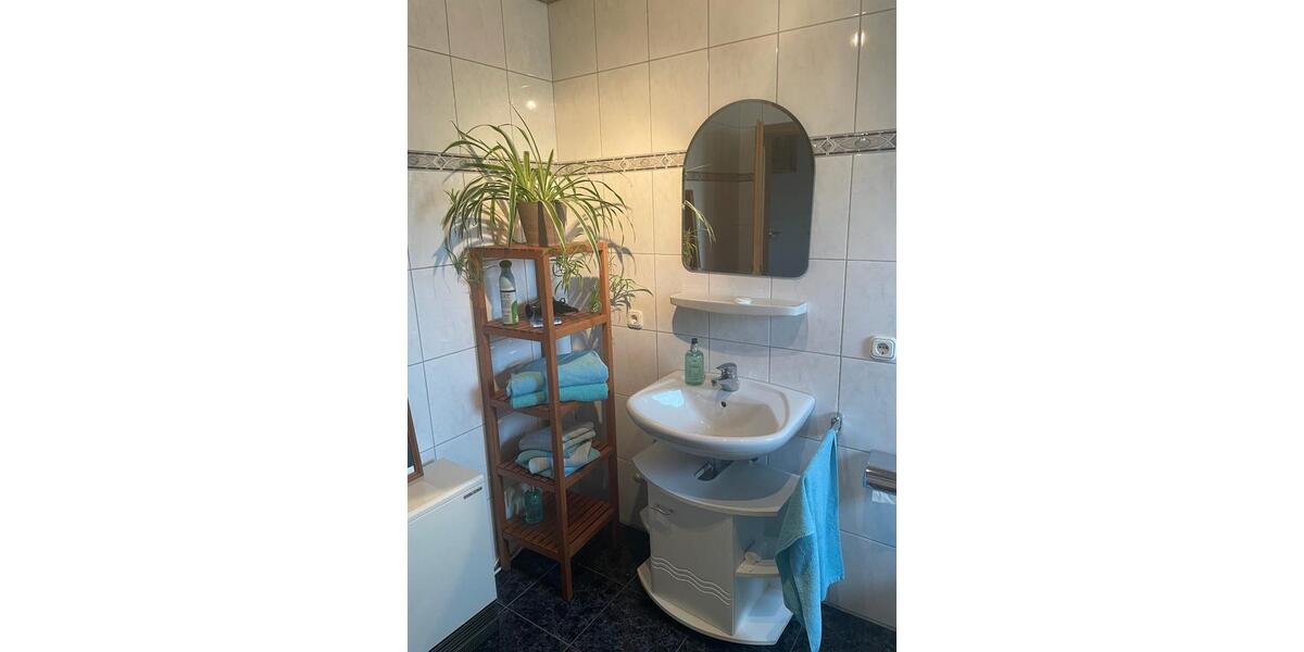 Möbiliertes WG-Zimmer mit eigenem Bad und Balkon in Birkland 1 zimmer