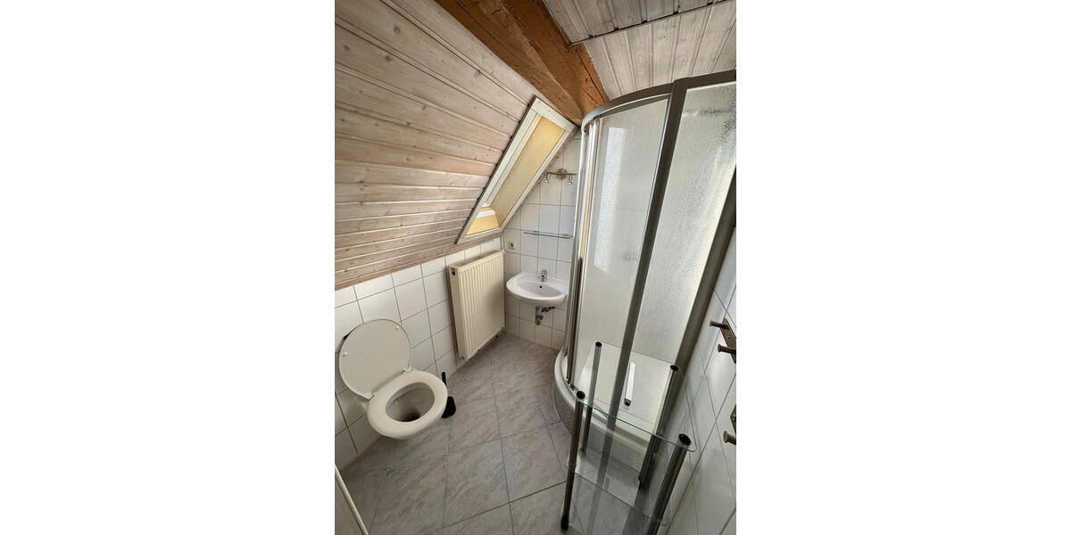 Etagenwohnung Eberstadt - 4 Zimmer, 100 m&sup2;, 1.290&euro; | Angebot:25989282