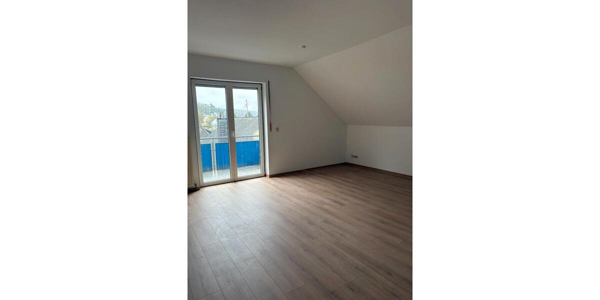 Dachgeschoßwohnung Herrstein - 3 Zimmer, 74 m&sup2;, 370&euro; | Angebot:26561351