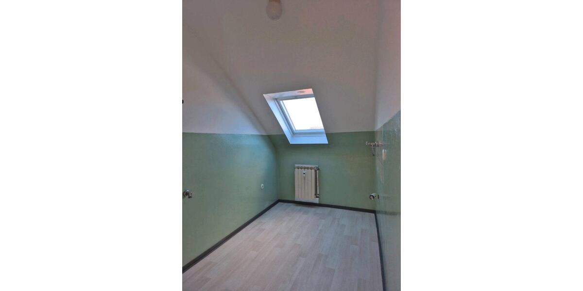 Dachgeschoßwohnung Saarbrücken West - 3 Zimmer, 50 m&sup2;, 380&euro; | Angebot:26573106