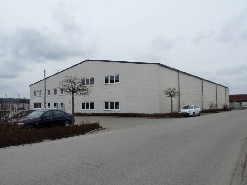 Hemau - neuwertige Halle mit großem Grundstück