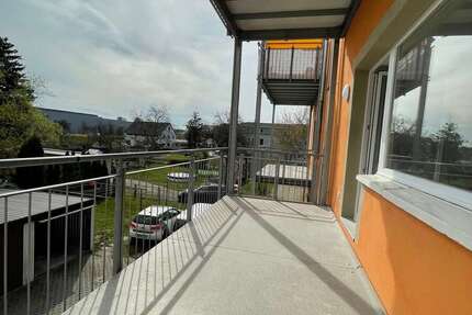 Wohnung Dresden Leuben - 2 Zimmer, 70 m&sup2;, 555&euro; | Angebot:27110013