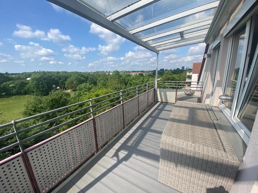 Exklusive möblierte Dachgeschoßwohnung mit Südblick ins Grüne