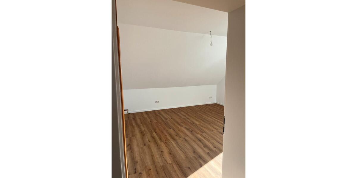 Dachgeschoßwohnung Hosenfeld - 4 Zimmer, 110 m&sup2;, 1.050&euro; | Angebot:24640837