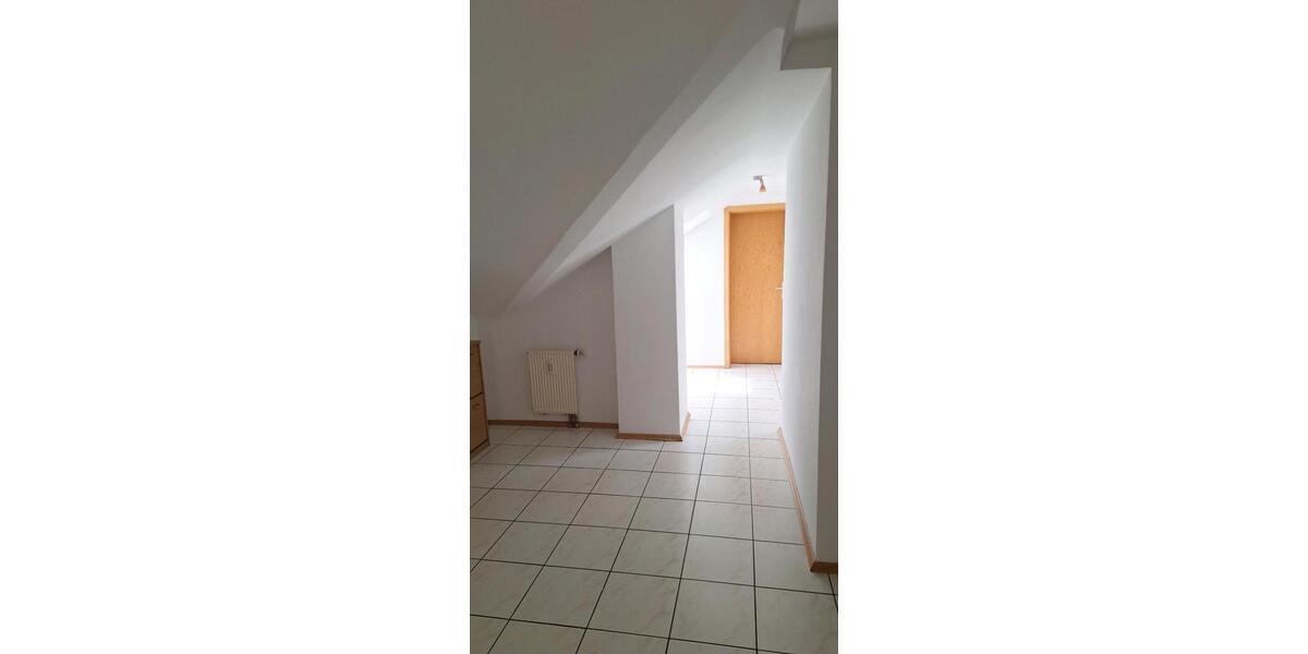 Dachgeschoßwohnung Jagsthausen - 3 Zimmer, 90 m&sup2;, 1.100&euro; | Angebot:23886728
