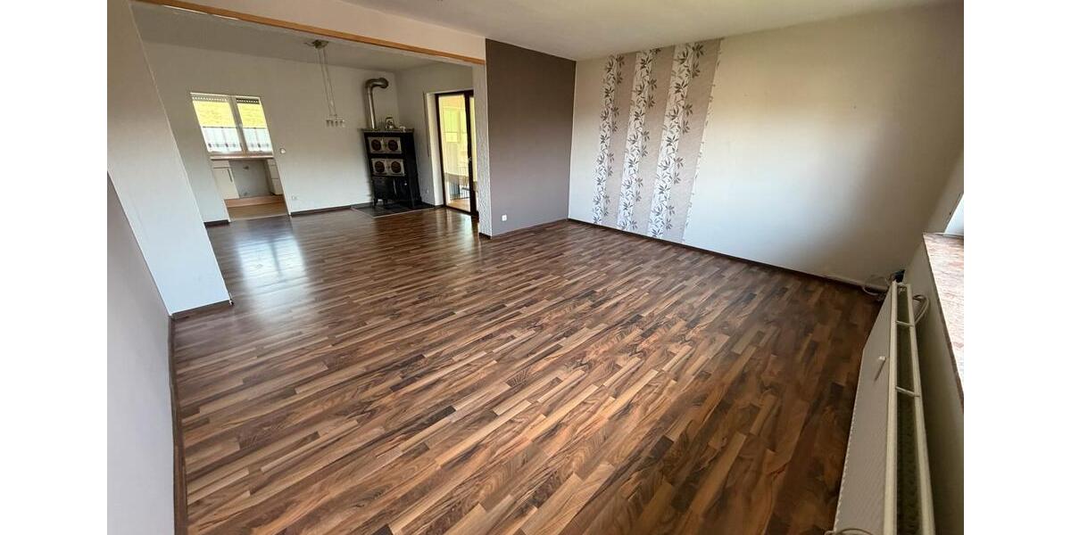Etagenwohnung Lahntal - 5.5 Zimmer, 137 m&sup2;, 1.350&euro; | Angebot:26429908