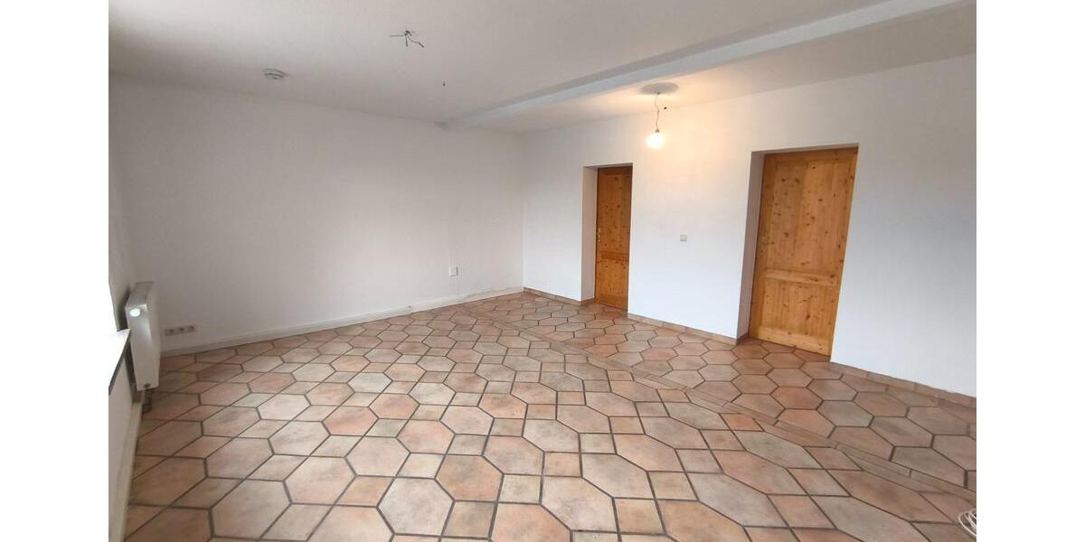 Etagenwohnung Oelsnitz (Vogtland) - 3 Zimmer, 71 m&sup2;, 450&euro; | Angebot:24652739