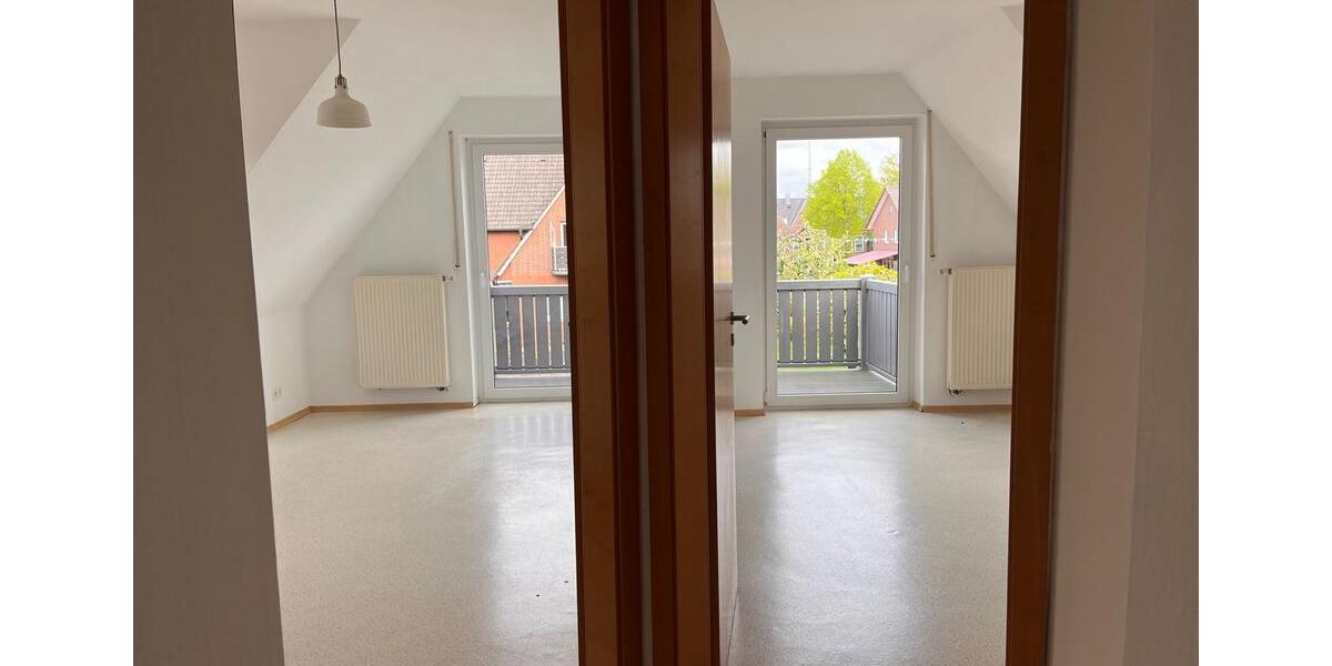 Dachgeschoßwohnung Lingen (Ems) - 3 Zimmer, 84 m&sup2;, 865&euro; | Angebot:26615506