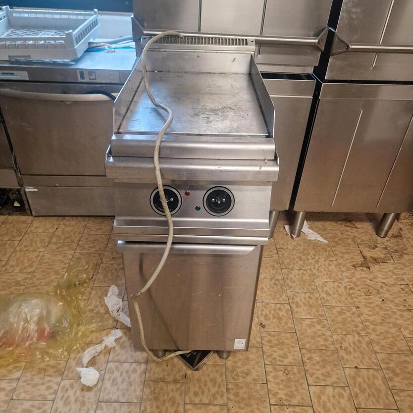 gastronomie aufsatzvitrine plus tief kühltisch