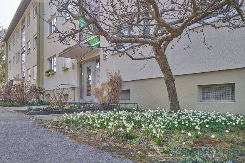 4 Zimmer-Wohnung mit Loggia