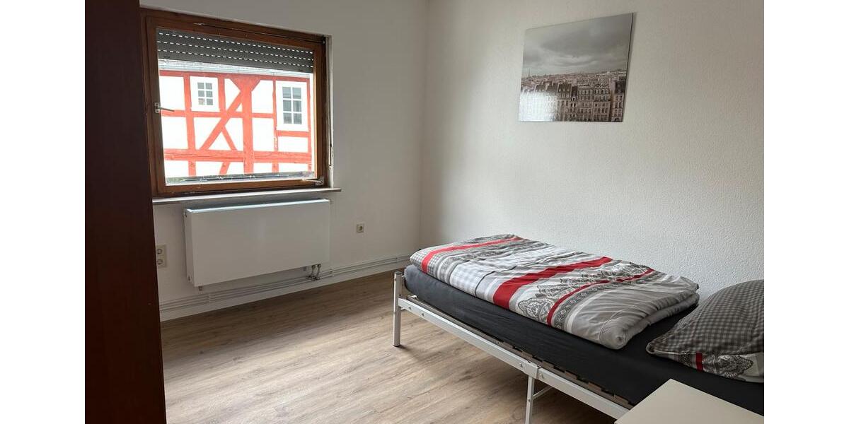 Wohnen auf Zeit Gladenbach - 9 Zimmer, 200 m&sup2;, 18&euro; | Angebot:24245225
