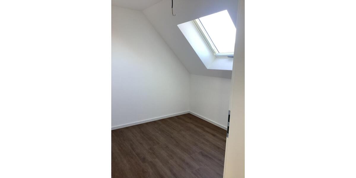 Etagenwohnung Frickenhausen - 4 Zimmer, 137 m&sup2;, 1.400&euro; | Angebot:24711366