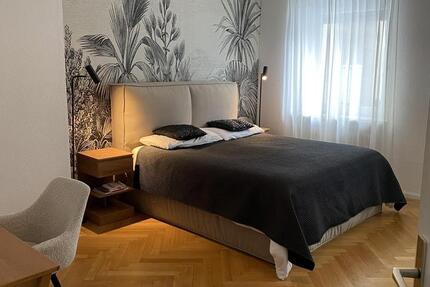 Ruhiger Altbau, 4,5 Zi, 3m Decke, neue EBK Bad, Balkon, Parkett, opt. Stellplatz mit Wallbox 4.5 zimmer