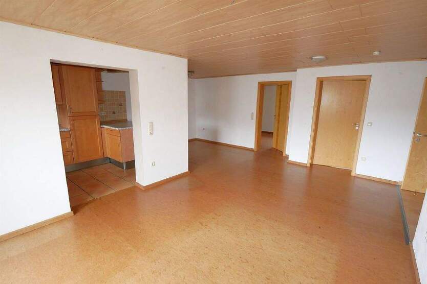Großzügige 2-Zimmer-Wohnung mit Einbauküche und Balkon in Dörfles-Esbach 2 zimmer