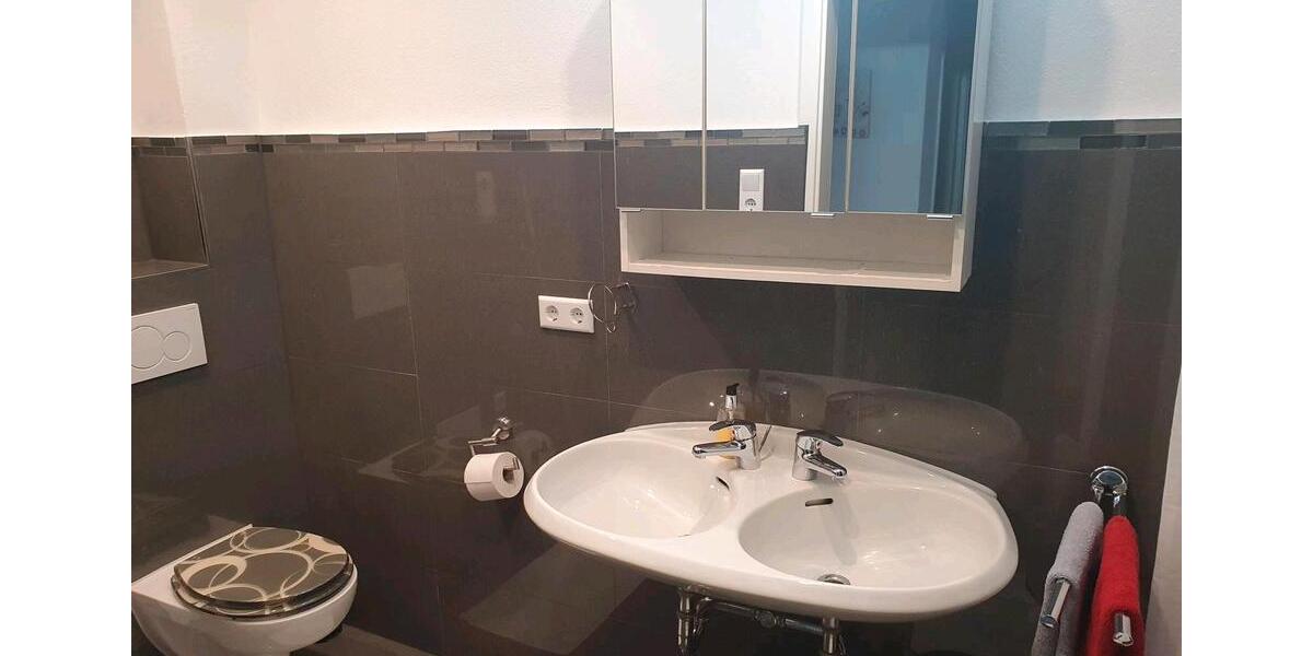 Erdgeschoßwohnung Rottenburg am Neckar - 20 Zimmer, 400 m&sup2;, 500&euro; | Angebot:19697081