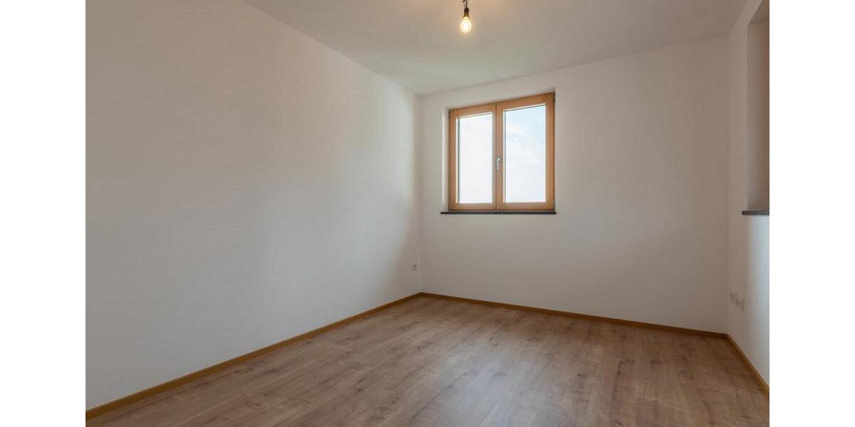 Etagenwohnung Neuburg am Inn - 4.5 Zimmer, 130 m&sup2;, 1.250&euro; | Angebot:26131537