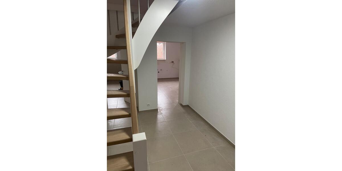 Einfamilienhaus Dransfeld - 7 Zimmer, 180 m&sup2;, 1.500&euro; | Angebot:26004342