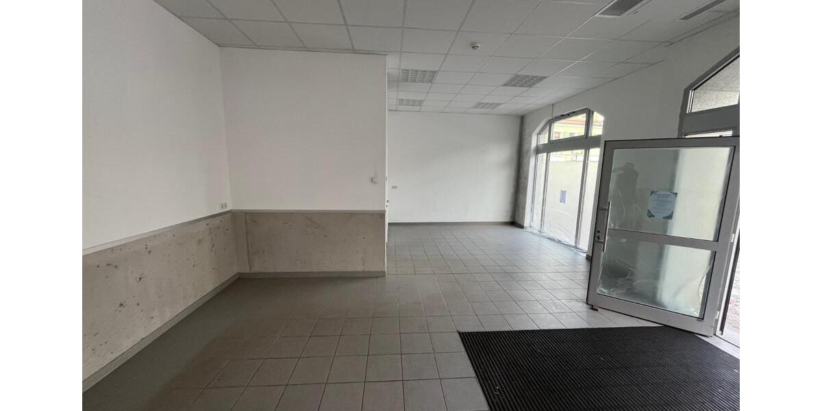 Ihr neuer Geschäftserfolg am Niedermarkt: Modernes Ladengeschäft ab sofort zimmer