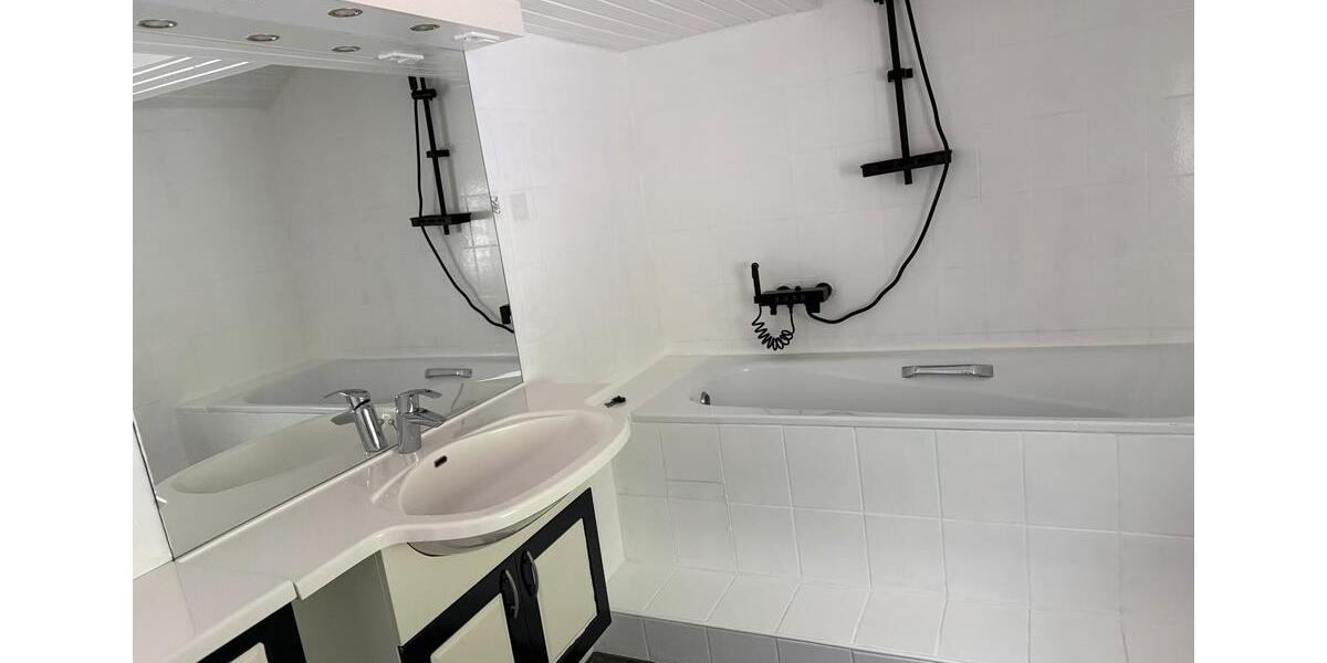 Wohnen auf Zeit Polle - 7 Zimmer, 250 m&sup2;, 140&euro; | Angebot:24767127