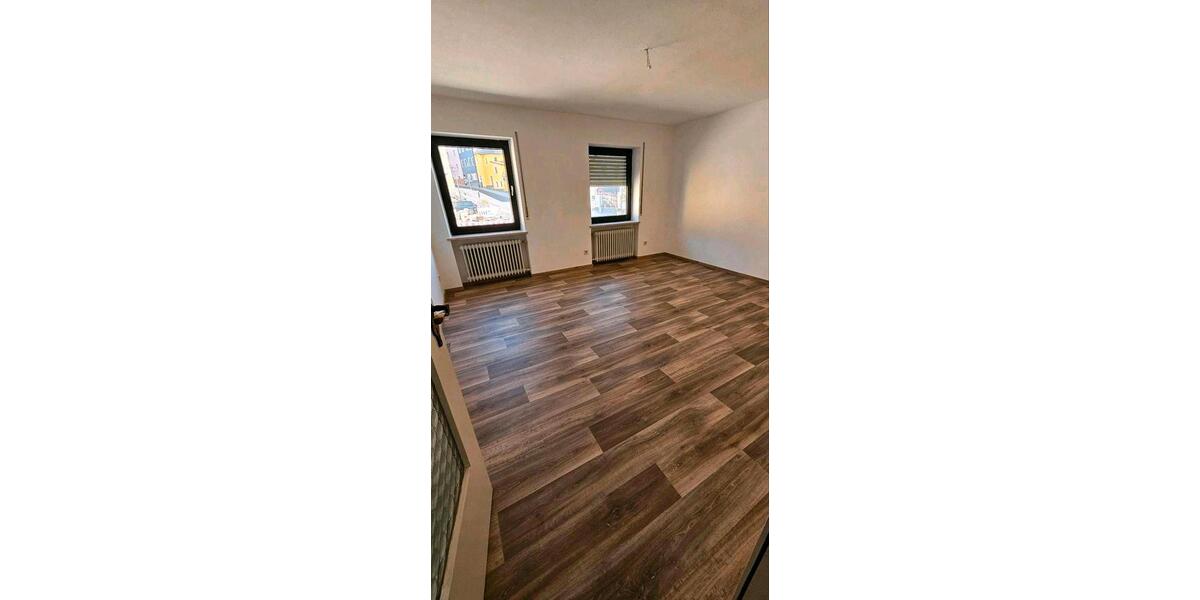 Etagenwohnung Waldmünchen - 6 Zimmer, 240 m&sup2;, 900&euro; | Angebot:26636867