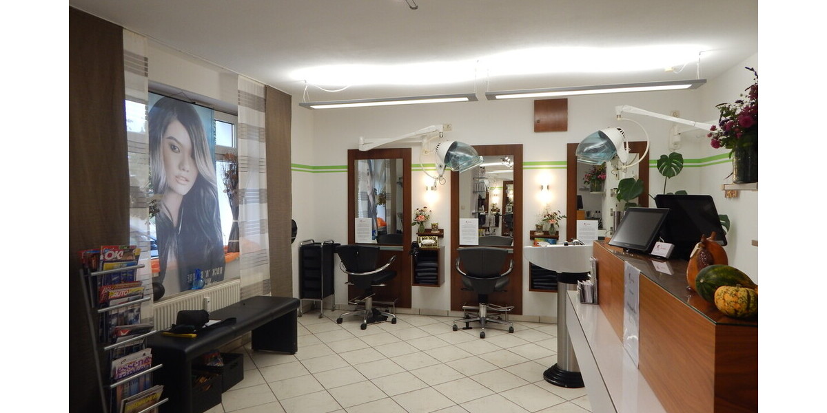 Voll ausgestatteter Friseursalon in 83416 Saaldorf - Parkplätze vor dem Haus! Frei ab 01.04.2026 - Gewerbeobjekt Saaldorf-Surheim Surheim | Angebot:23165437