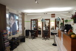 Voll ausgestatteter Friseursalon in 83416 Saaldorf - Parkplätze vor dem Haus! Frei ab 01.04.2026 - Gewerbeobjekt Saaldorf-Surheim Surheim | Angebot:23165437