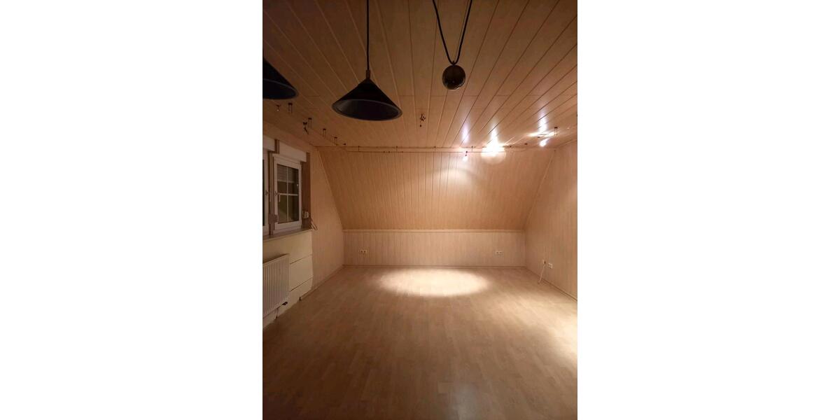 Dachgeschoßwohnung Lennestadt - 4 Zimmer, 98 m&sup2;, 1.000&euro; | Angebot:24801782