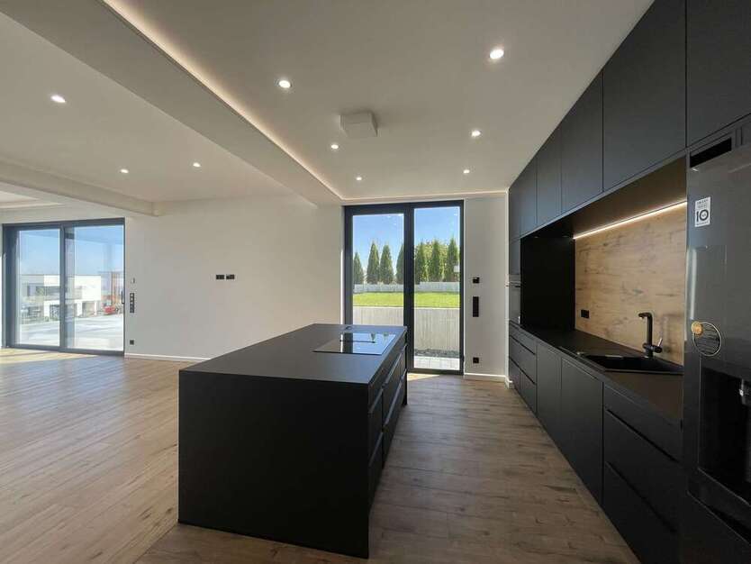 Luxus pur- Hochwertige Wohnung mit Pool, Aufzug und Einbauküche direkt am Zwenkauer See!