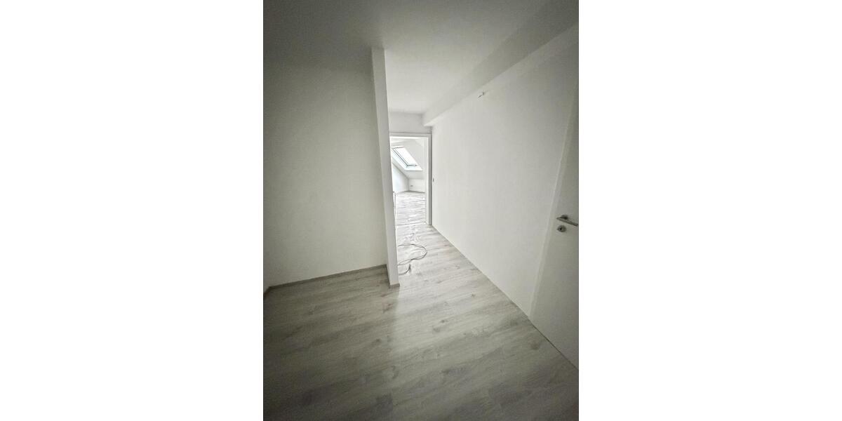 Dachgeschoßwohnung Wuppertal Unterbarmen - 5 Zimmer, 85 m&sup2;, 800&euro; | Angebot:25143081