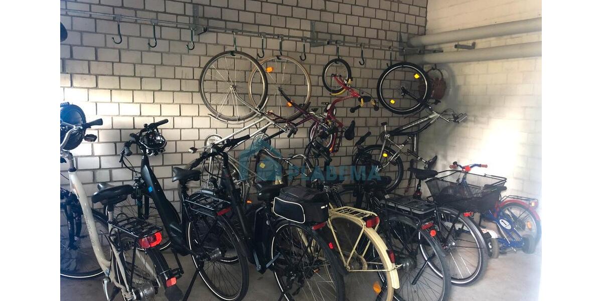 Dachgeschoßwohnung Schwerin Friedrichsthal - 4 Zimmer, 126 m&sup2;, 1.450&euro; | Angebot:24271386