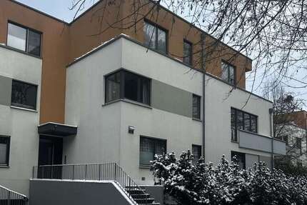 Wohnung zum Mieten in Berlin-Zehlendorf 2.120,63 € 130.34 m² 4 zimmer