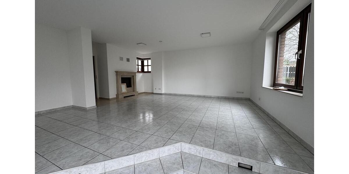 Erdgeschoßwohnung Bergisch Gladbach Paffrath - 4 Zimmer, 109 m&sup2;, 1.450&euro; | Angebot:25271153