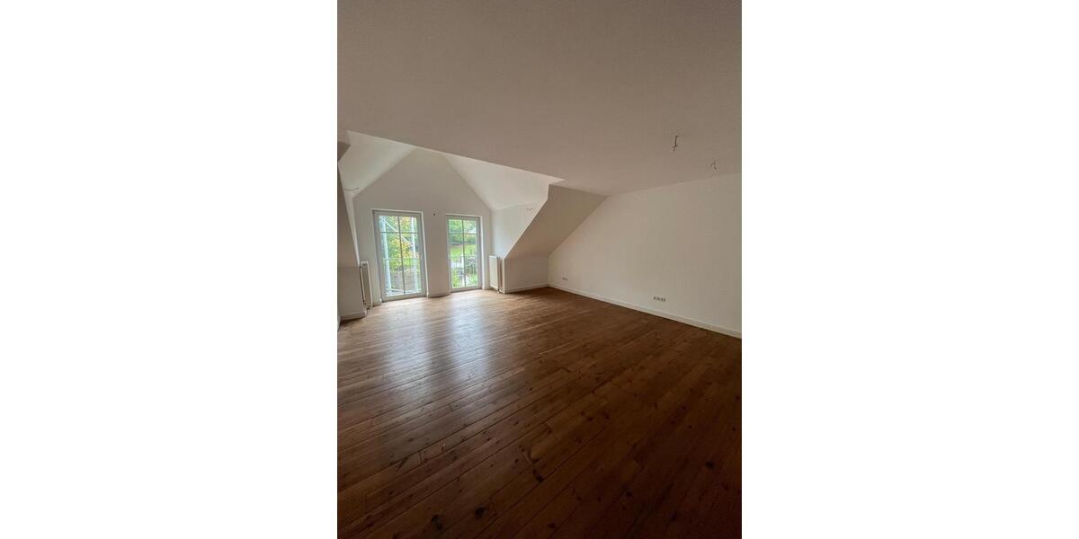 Dachgeschoßwohnung Künzell - 4 Zimmer, 160 m&sup2;, 1.390&euro; | Angebot:23555126