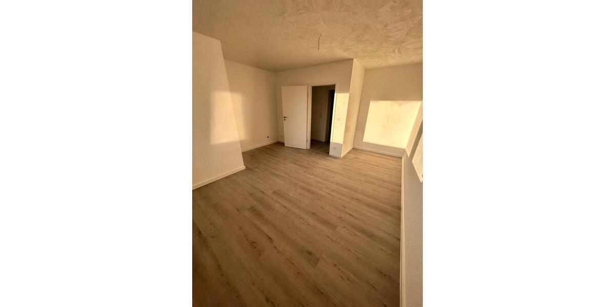 Zimmer in neu gegründeter, Renovierten 4-Zimmerwohnung frei 4 zimmer