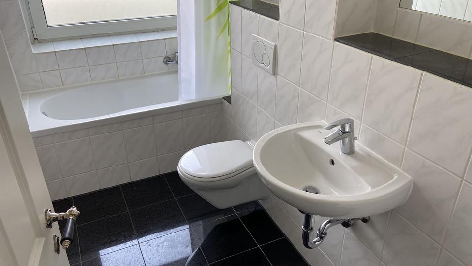 Erdgeschoßwohnung Wiesbaden Biebrich - 2 Zimmer, 75 m&sup2;, 1.000&euro; | Angebot:26025564