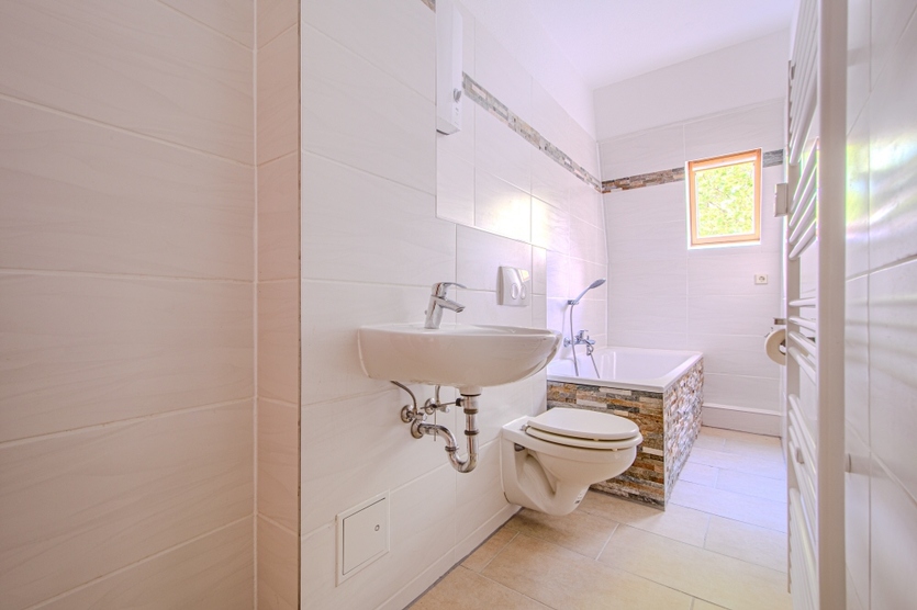 GEMÜTLICHE MAISONETTE – MODERNISIERTES BAD – GEPFLEGTER ZUSTAND 4 zimmer