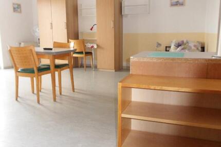 *** SEHR GROßZÜGIG ! IDEAL FÜR SINGLES, PAAR ODER 2er WG ! *** 1 zimmer