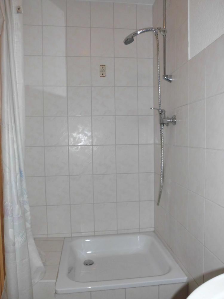 1 - RAUM - WOHNUNG - PARTERRE - BAD MIT DU - 2-ABSTELLRÄUME - BÜTZOW - STADTZENTRUM 1 zimmer