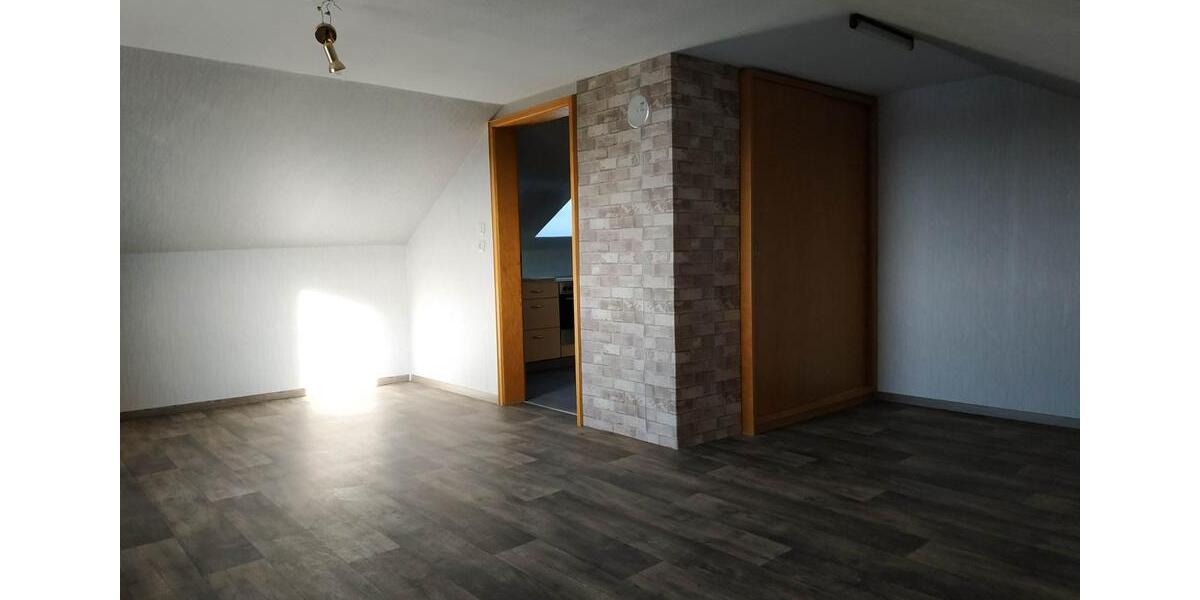 Dachgeschoßwohnung Hofheim in Unterfranken - 3 Zimmer, 47 m&sup2;, 385&euro; | Angebot:25752499