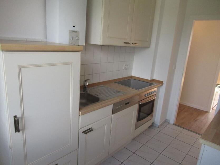 Uninähe. 2 -Zi.- Whg. mit Balkon und EBK. Prima Lage in Herrenhausen. zimmer