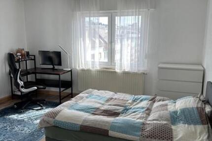 Schön großes WG Zimmer sehr zentral ab 15.12. frei 1 zimmer