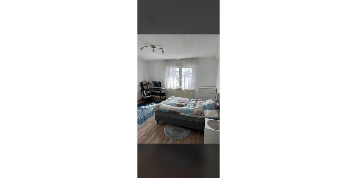 Schön großes WG Zimmer sehr zentral ab 15.12. frei 1 zimmer