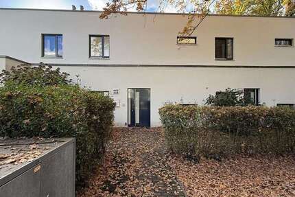 Haus zum Mieten in Berlin-Zehlendorf 2.474,15 € 146.66 m² 4 zimmer