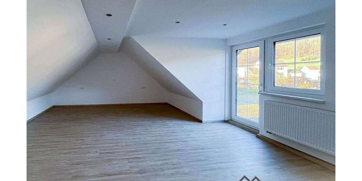 Etagenwohnung Neustadt a d Aisch - 3.5 Zimmer, 125 m&sup2;, 990&euro; | Angebot:25894147