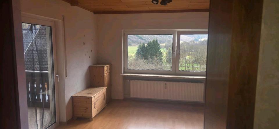 Etagenwohnung Breidenbach - 3 Zimmer, 98 m&sup2;, 1.100&euro; | Angebot:26073207